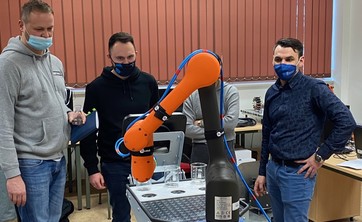 Robotyka w przemyśle. Przedsiębiorco, skorzystaj z możliwości jakie daje Politechnika Rzeszowska w Stalowej Woli