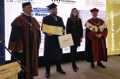 od lewej: dziekan WMT dr hab. inż. Andrzej Trytek, prof. PRz, uczestnik konkursu mgr inż. Andrzej Ulrych, Pani Kamila Mitka TSSE Euro-Park Wisłosan oraz prorektor ds. rozwoju i współpracy – prof. dr hab. inż. Jarosław Sęp,